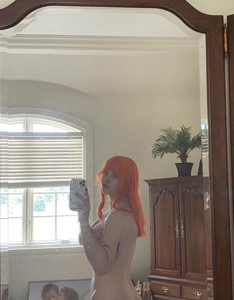 Youngfreckle nude model pictures