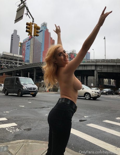 HeyItsApril porn star archive