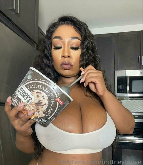 brittneytonee naked model galleries