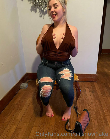 aliisnowflake porn model image