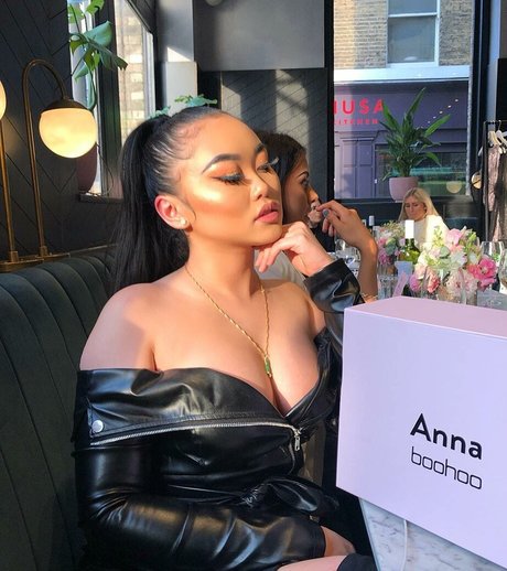 annouveauriche hot star pictures