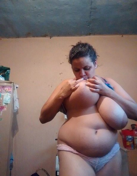 Annybrbig pornstar hot pic