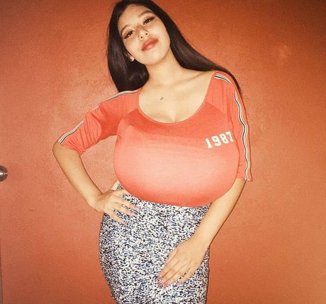 amywinos10 erotic model pic