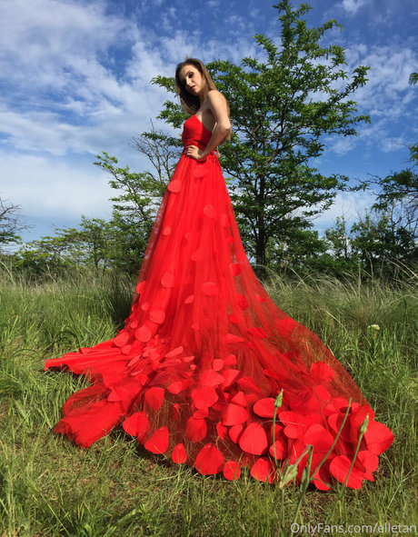 Elle Tan hd actress pics