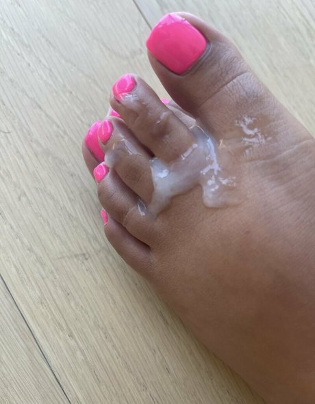 Msprettyfeet pornstar adult pic