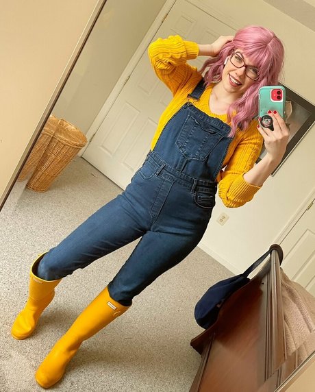 behind onlyfans free nude img