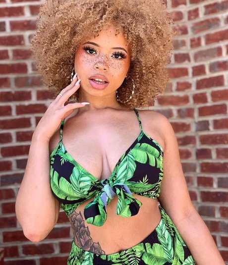 mayaregiii pornstar beautiful image