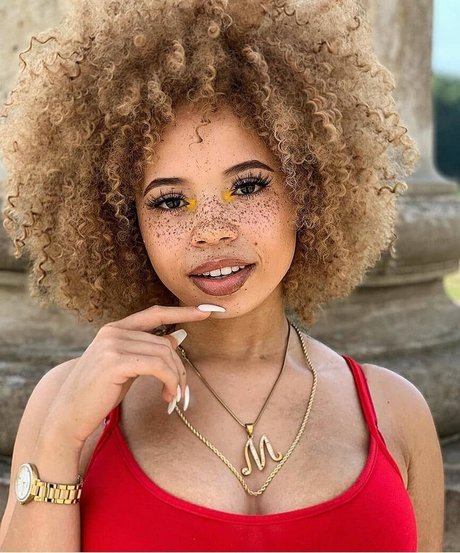 mayaregiii art actress pic