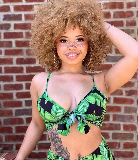 mayaregiii star hot picture