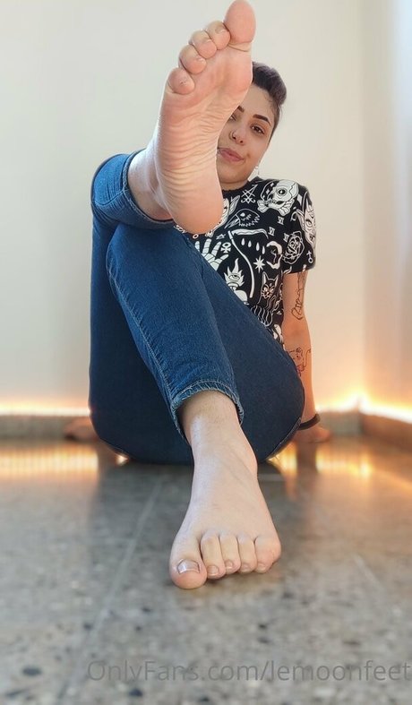 lemoonfeet model erotic photos
