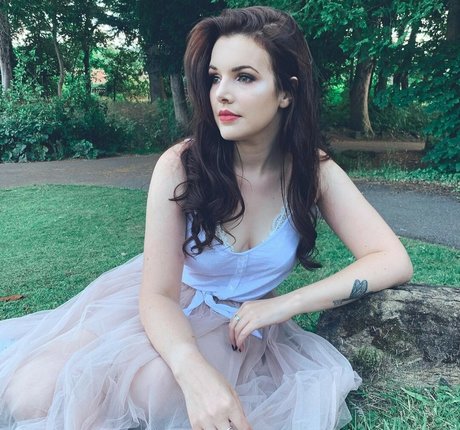 Cherry Wallis star pretty pics