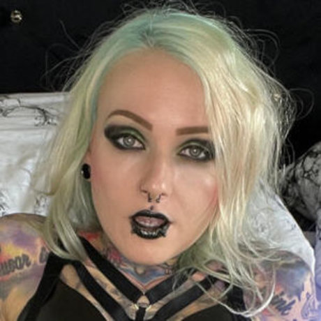 KristyVonKashyyyk model adult image