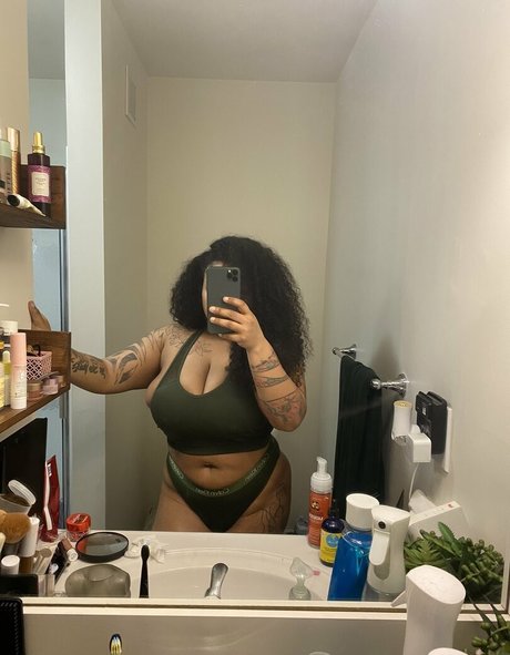 BadGyalGoodLife model best pic