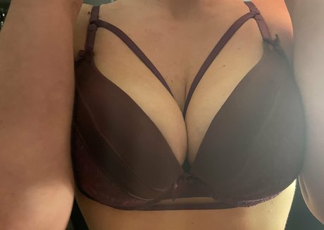 belle hella model erotic photos