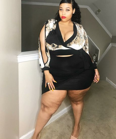 Jasmine Gunn hot actress img