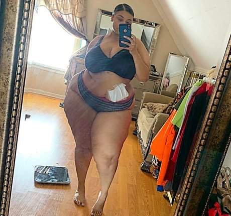 Jasmine Gunn model perfect pictures