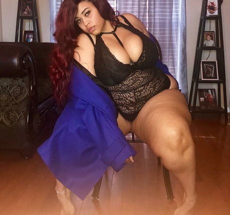 Jasmine Gunn sexy actress pic