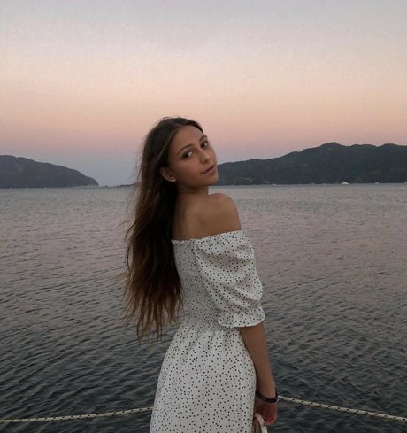 ImSarahisizzu erotic star gallery