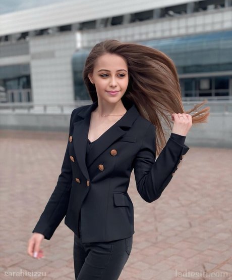 ImSarahisizzu exclusive star photo