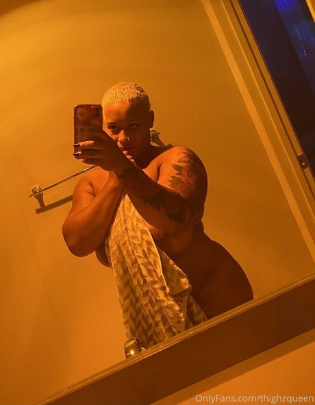 Thighzqueen star nude photo