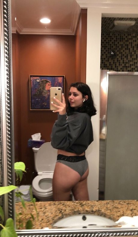 innub model naked picture