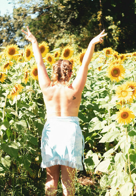 sarahtheslutfree free model images