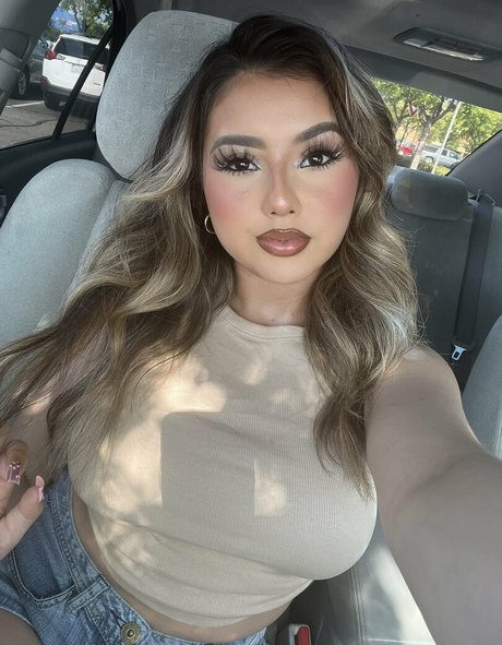 Mysticaldreamgyal model adult photo