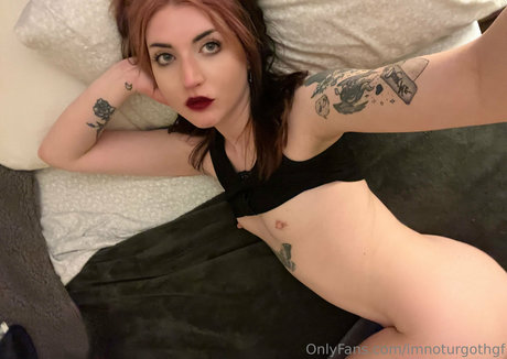 imnoturgothgf beautiful model image