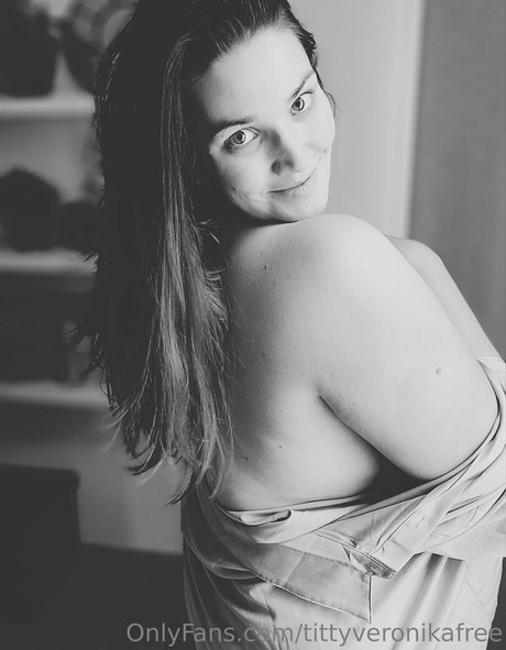 tittyveronikafree erotic actress pic