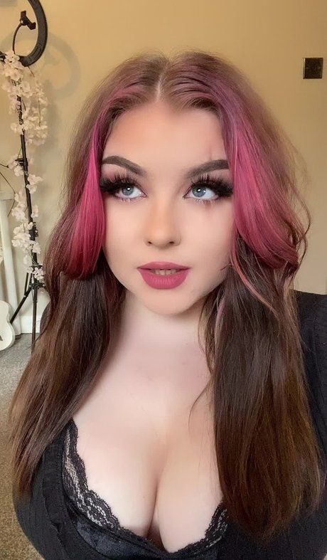 Holyhollyphoebe pornstar erotic galleries