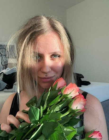 Deutscheonlyfans star pornographic photos