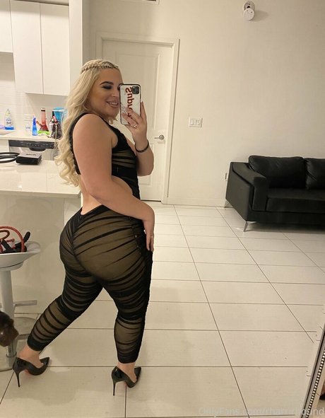 Rharrirhound star sexy pictures