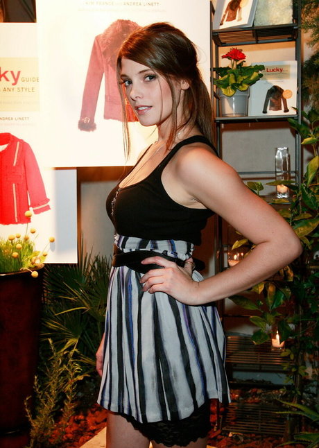 teen dildo onlyfans art porn gallery