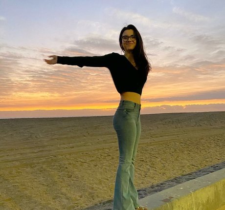 Brett Cooper star pretty picture