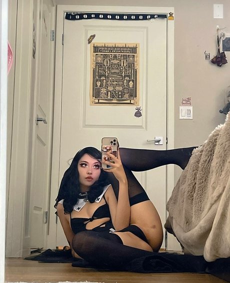 Butterywaterboi model pornographic photo