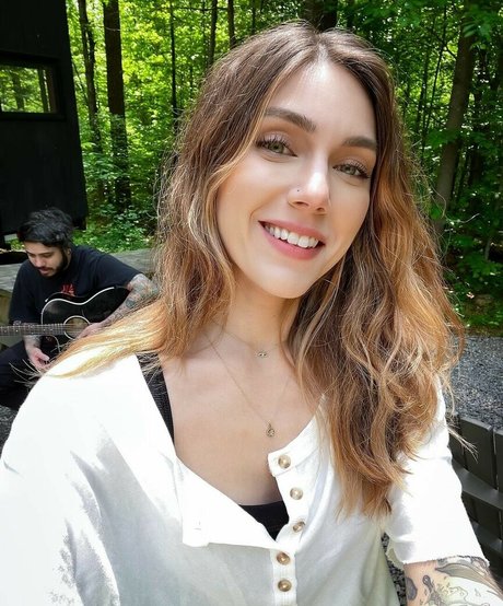 marzz naked model pics