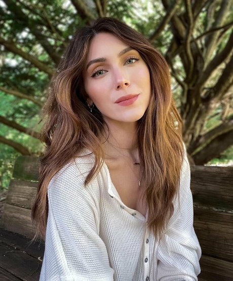 marzz adult model pic