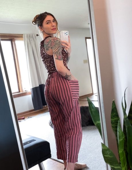 eyes onlyfans sexy nude pictures