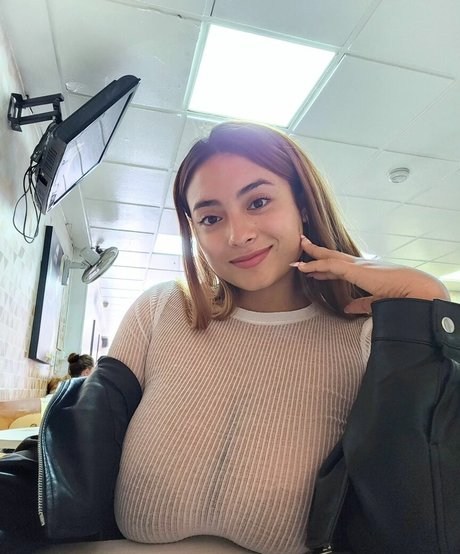 famous nude onlyfans pretty photo