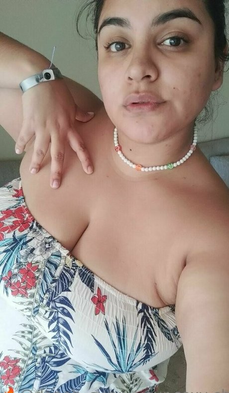 danah curvy beautiful model picture