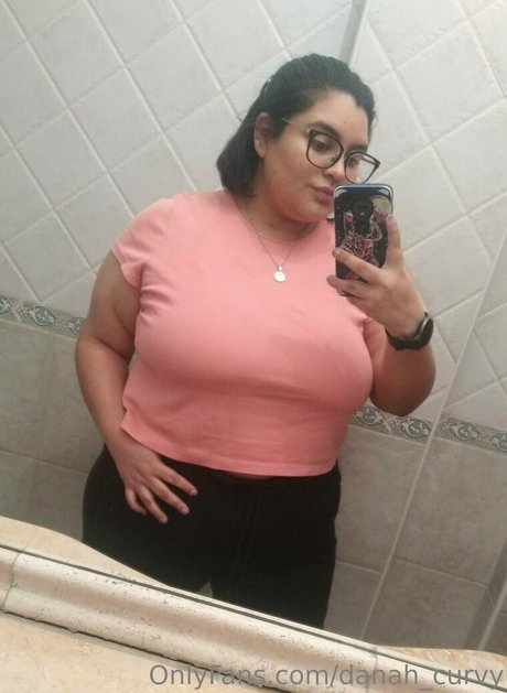 danah curvy model top images