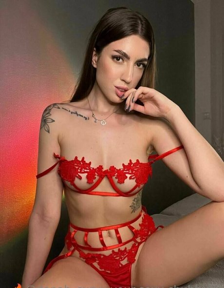 danah curvy nice star image