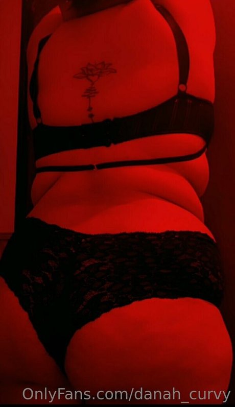 danah curvy model adult pic