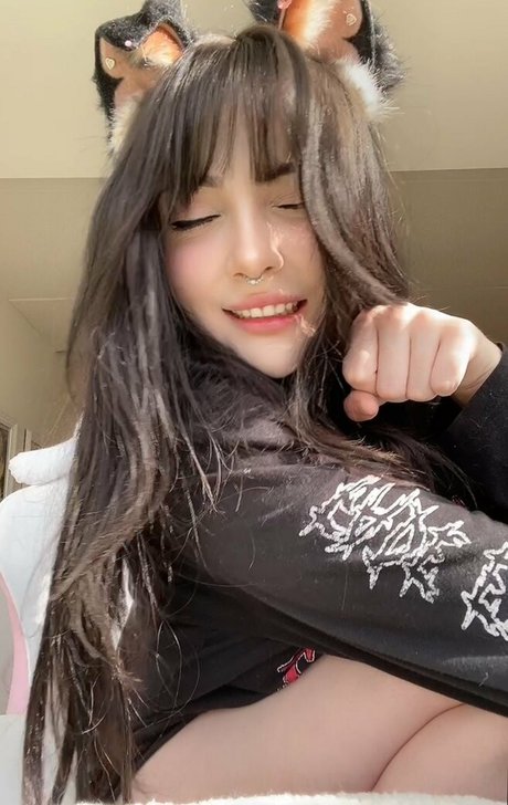 elliechii nude star pic