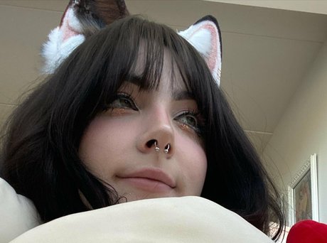 elliechii model nude img