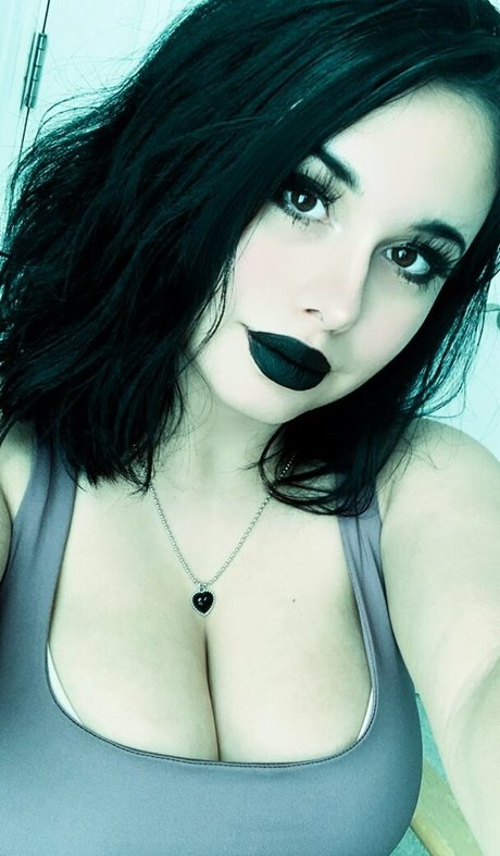 mariana labruja adult model photo