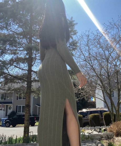 alyssaleaasmr model sexy image