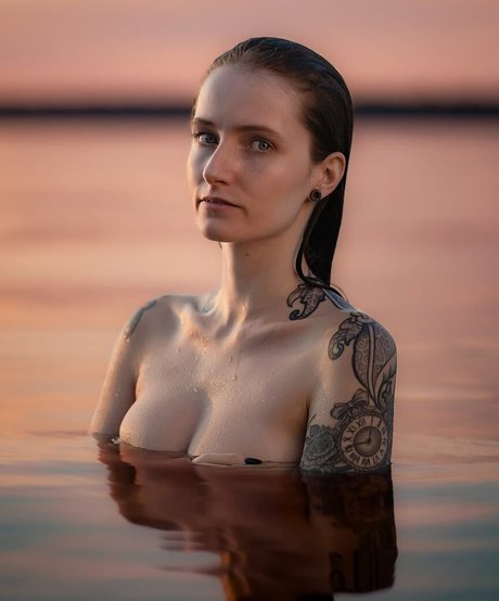 lisa hates you star beautiful pictures