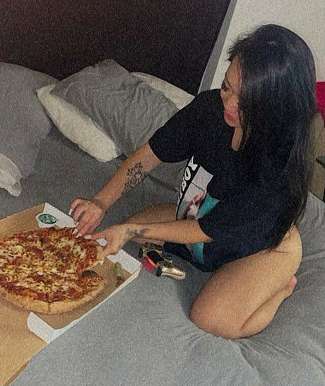 senpaiyang beautiful model picture