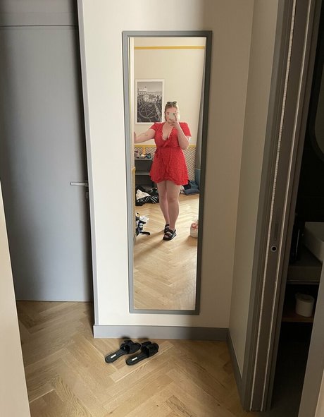 Chunkynymph nude star photos